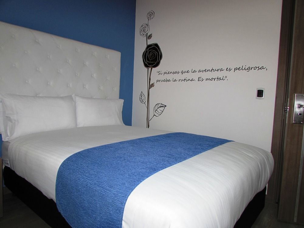 Aw Hotel Plaza Miranda Bogota Bagian luar foto