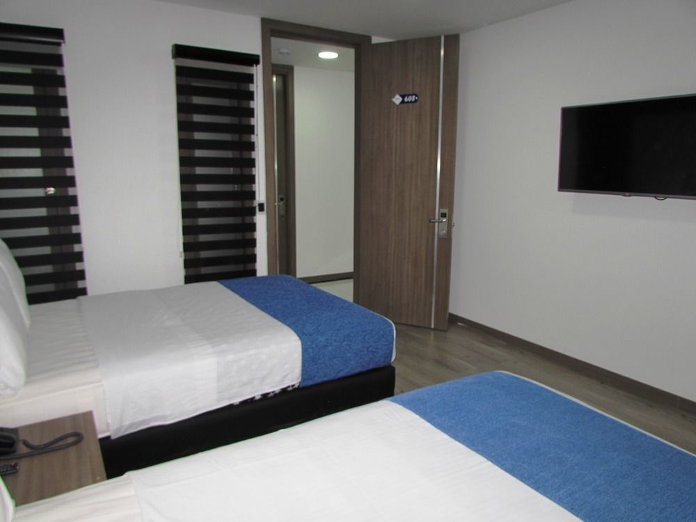 Aw Hotel Plaza Miranda Bogota Bagian luar foto